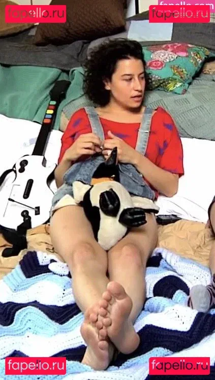 Ilana Glazer Onlyfans Photo Gallery 