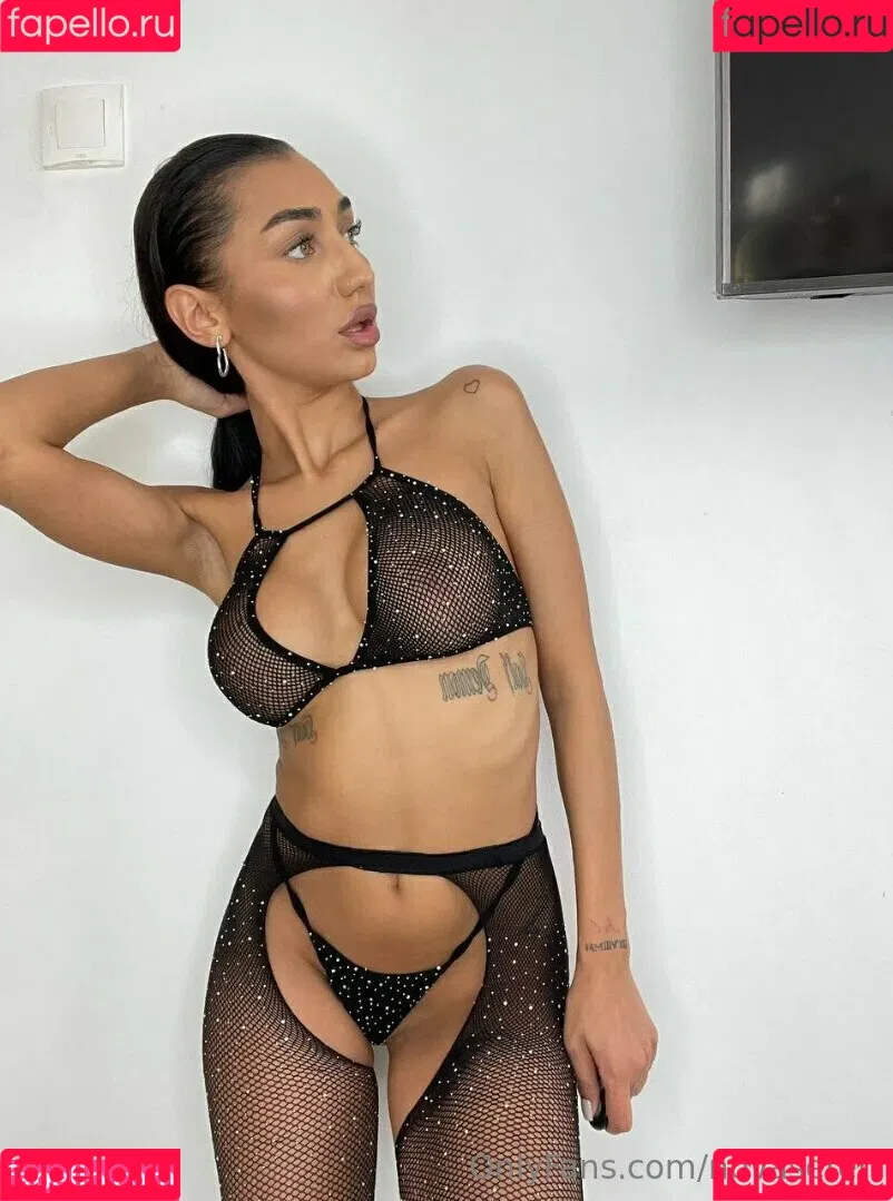 novaseren Onlyfans Photo Gallery 