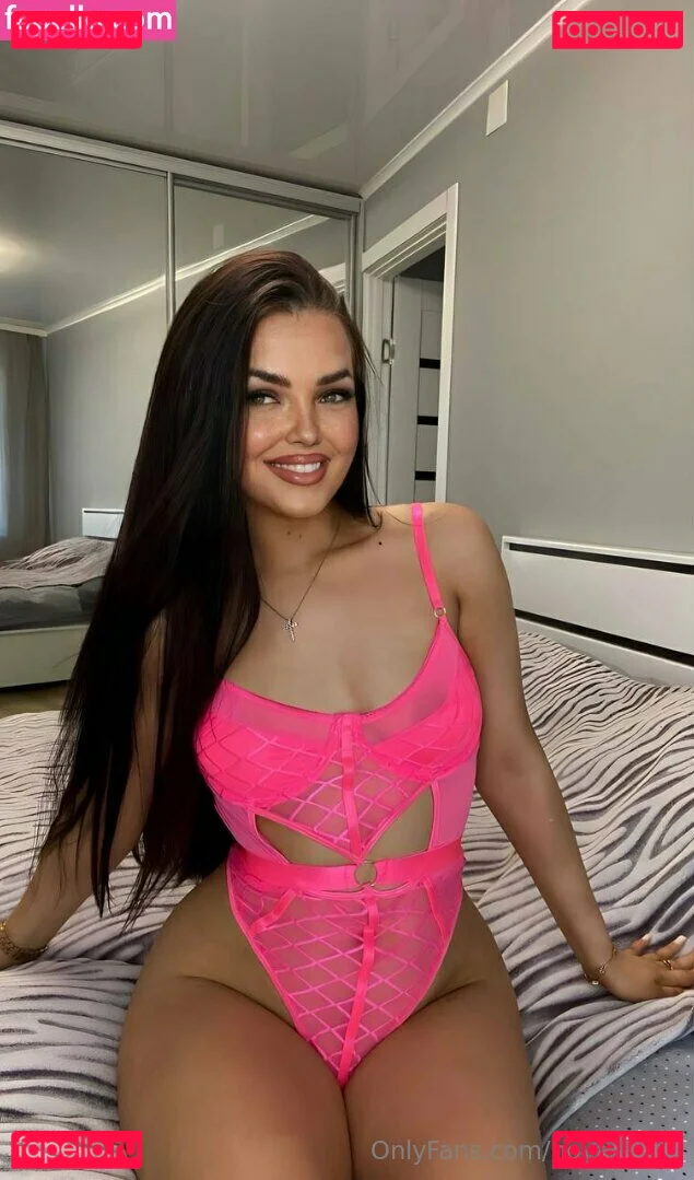 novaseren Onlyfans Photo Gallery 