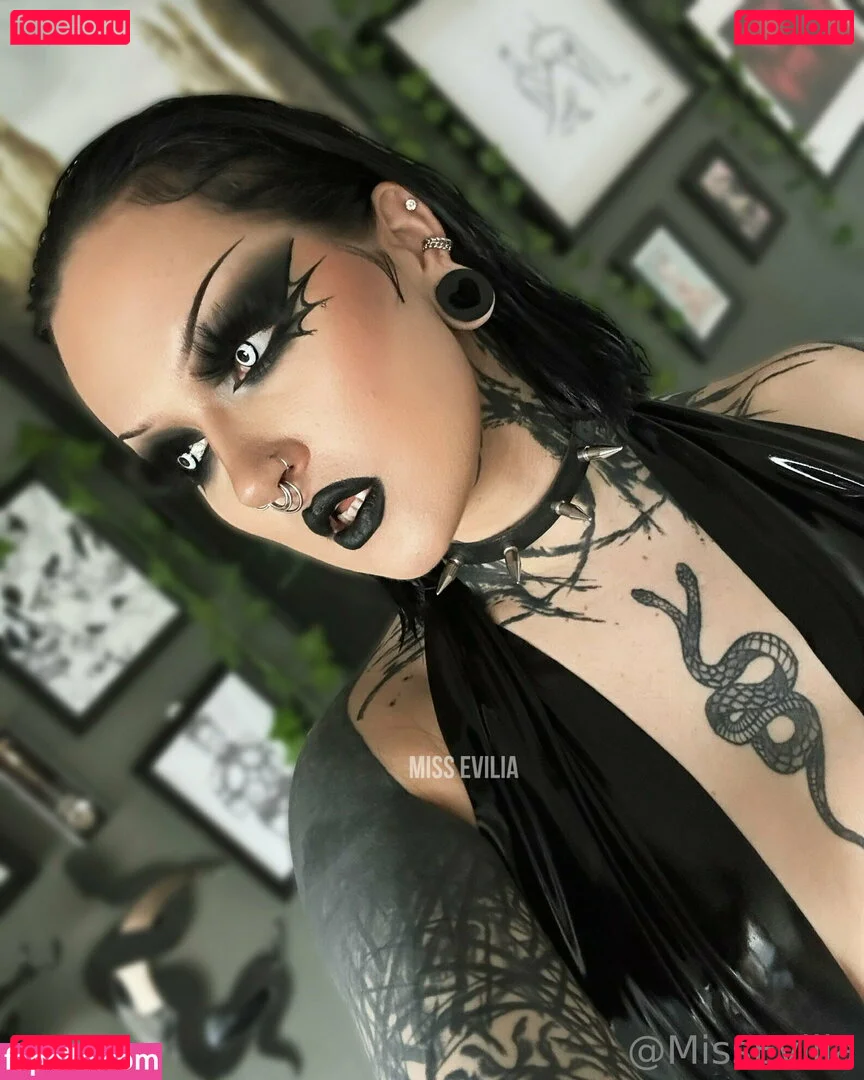 misseviliafree Onlyfans Photo Gallery 