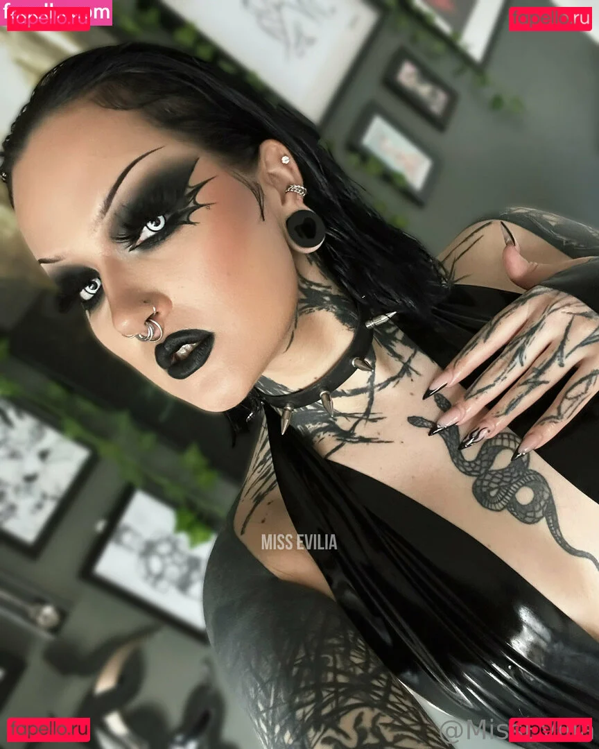 misseviliafree Onlyfans Photo Gallery 