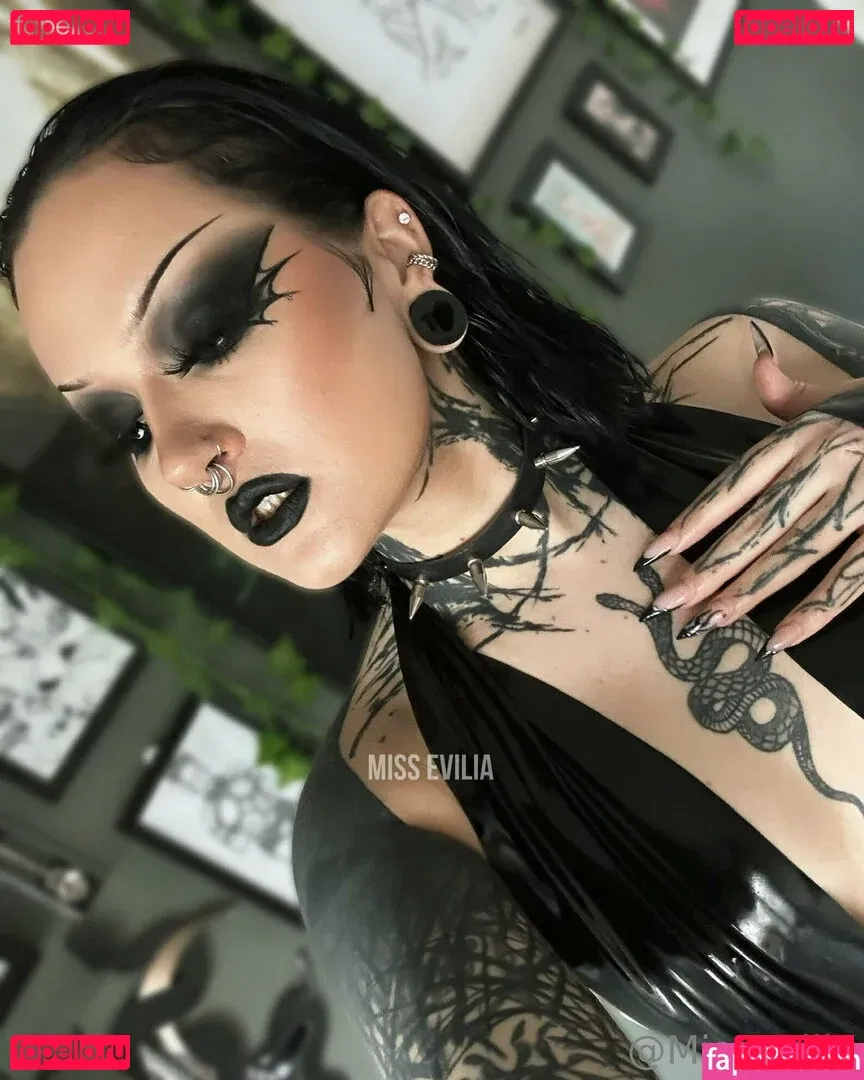 misseviliafree Onlyfans Photo Gallery 