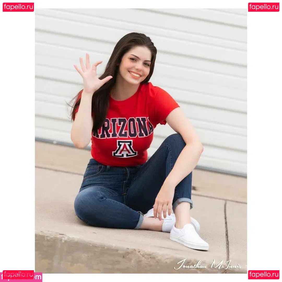 madelyn.whitehead Onlyfans Photo Gallery 