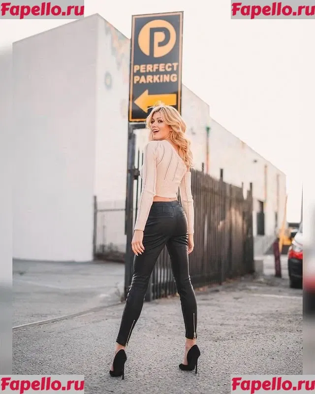 Katherine McNamara Onlyfans Photo Gallery 