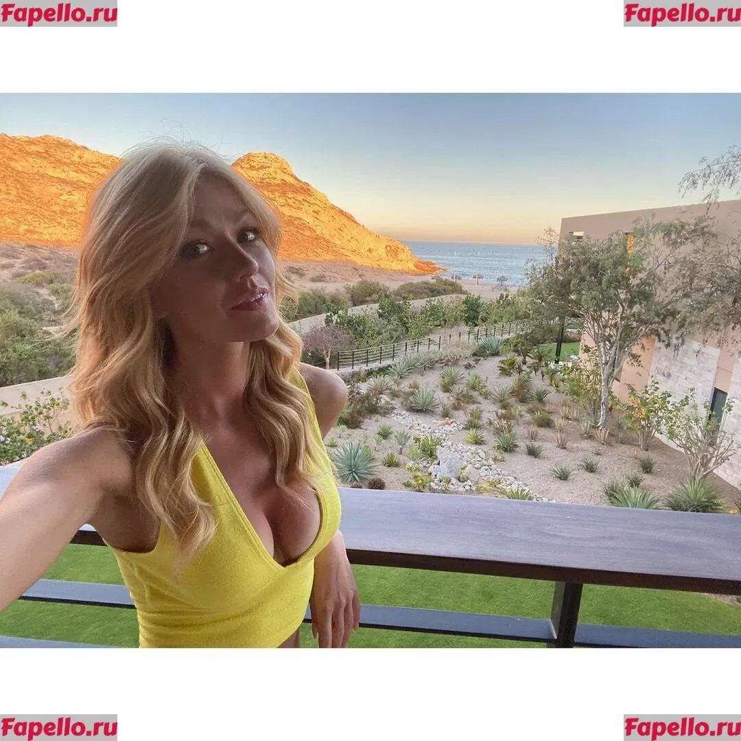 Katherine McNamara Onlyfans Photo Gallery 