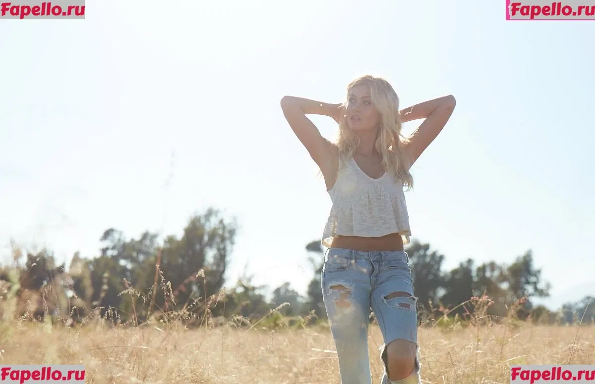 Katherine McNamara Onlyfans Photo Gallery 