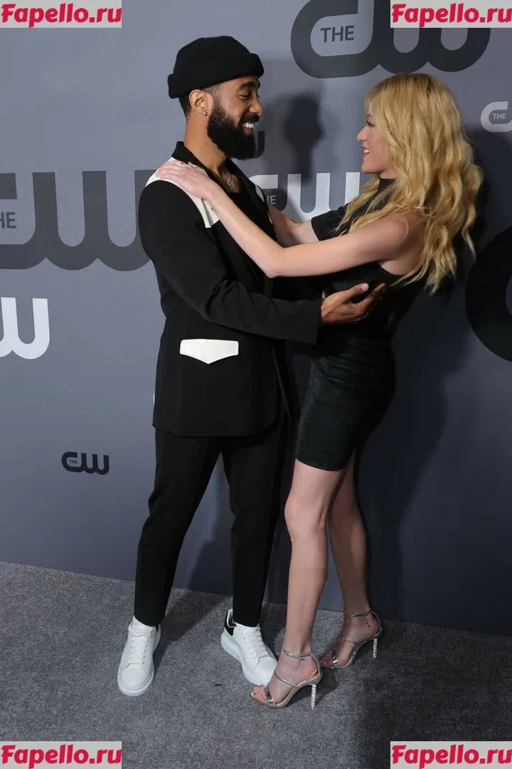 Katherine McNamara Onlyfans Photo Gallery 