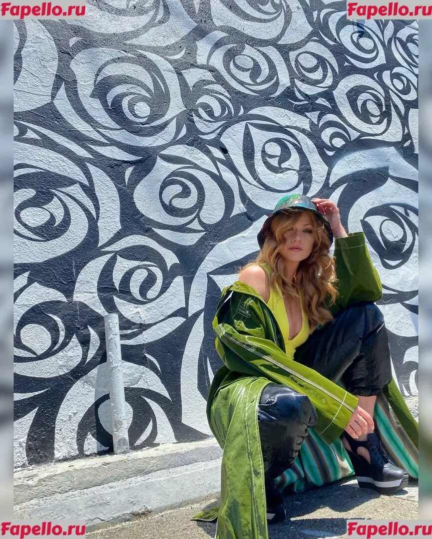 Katherine McNamara Onlyfans Photo Gallery 