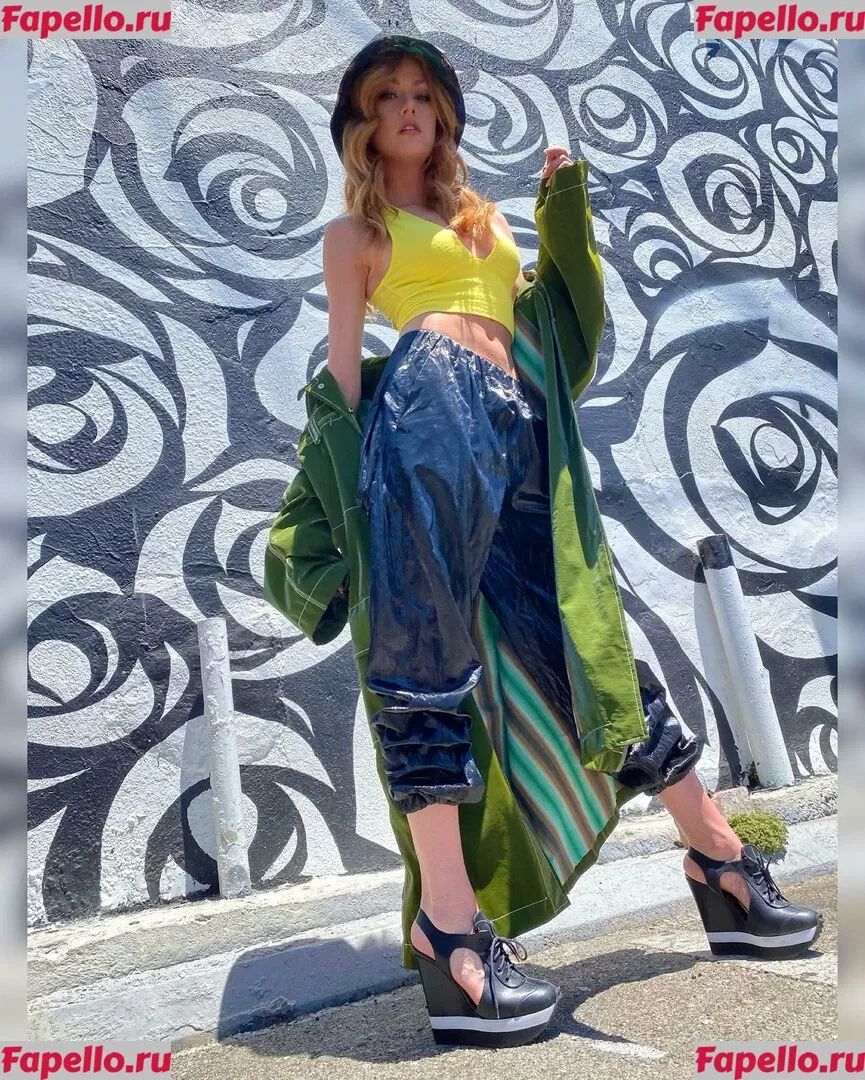 Katherine McNamara Onlyfans Photo Gallery 