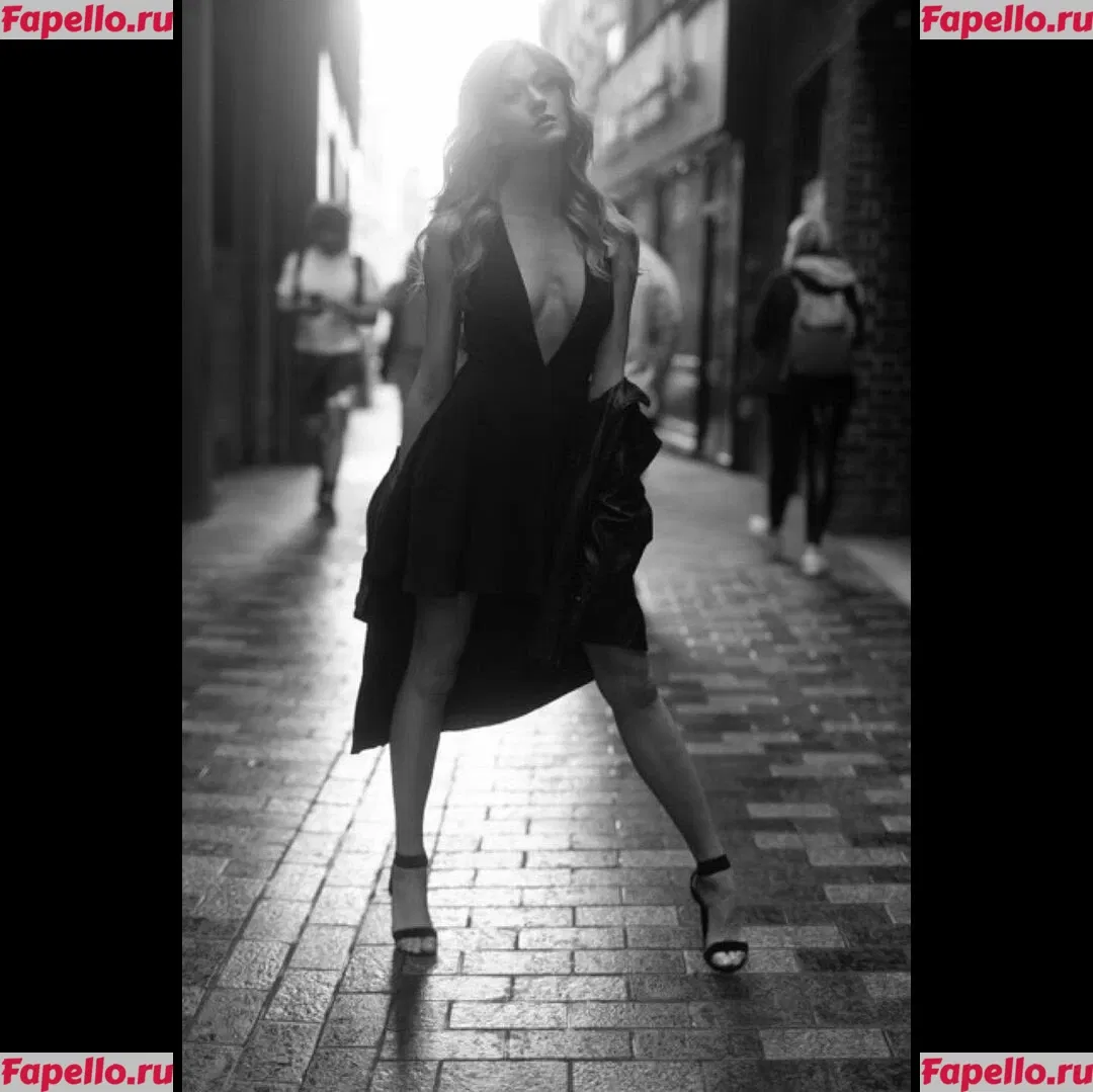 Katherine McNamara Onlyfans Photo Gallery 