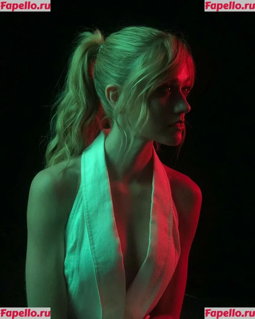Katherine McNamara Onlyfans Photo Gallery 