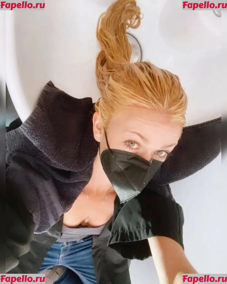 Katherine McNamara Onlyfans Photo Gallery 