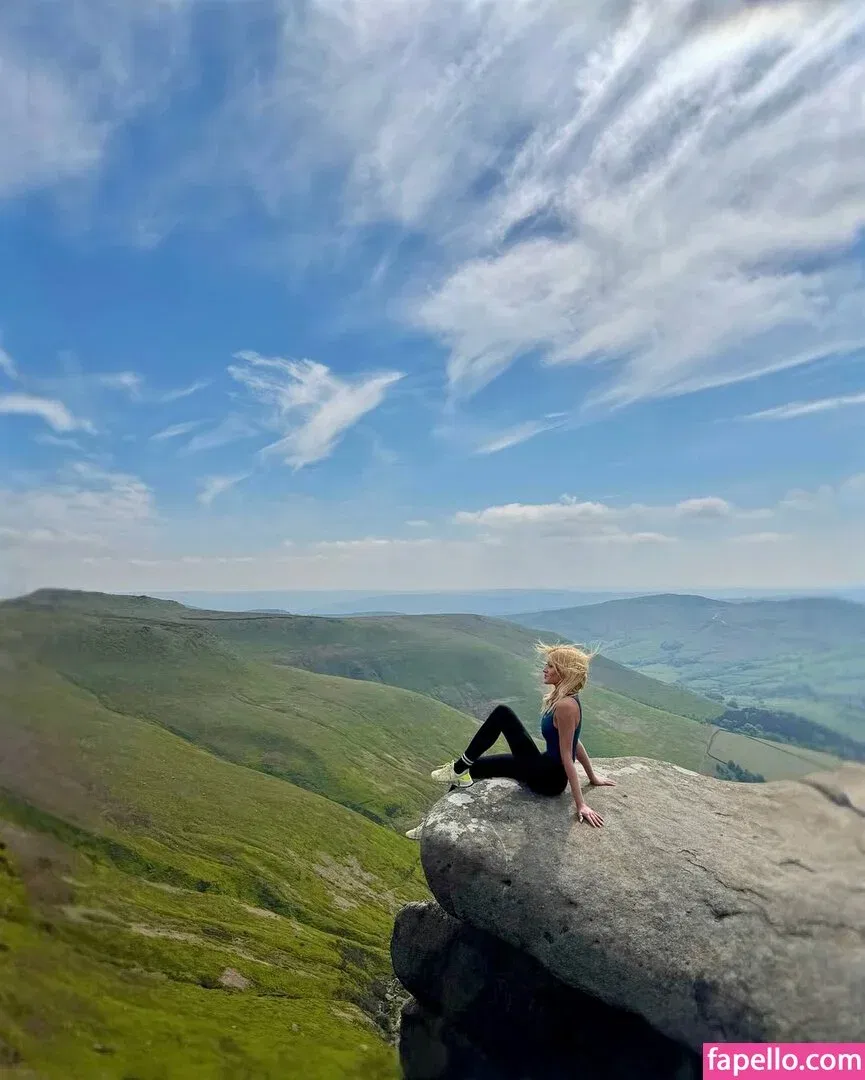 Katherine McNamara Onlyfans Photo Gallery 