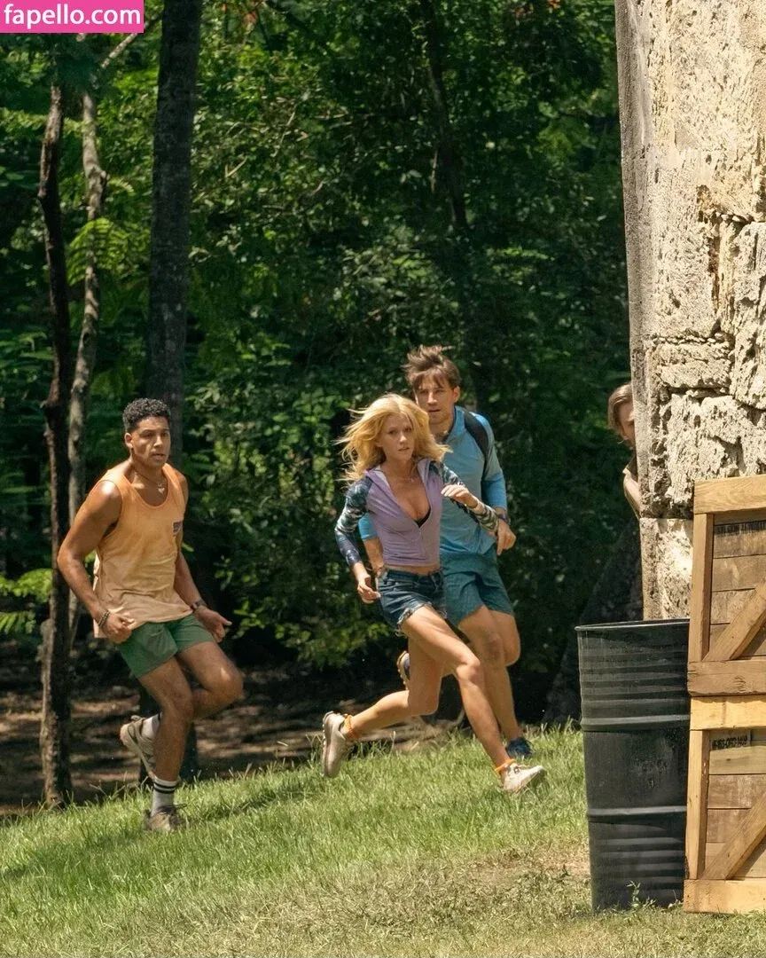 Katherine McNamara Onlyfans Photo Gallery 