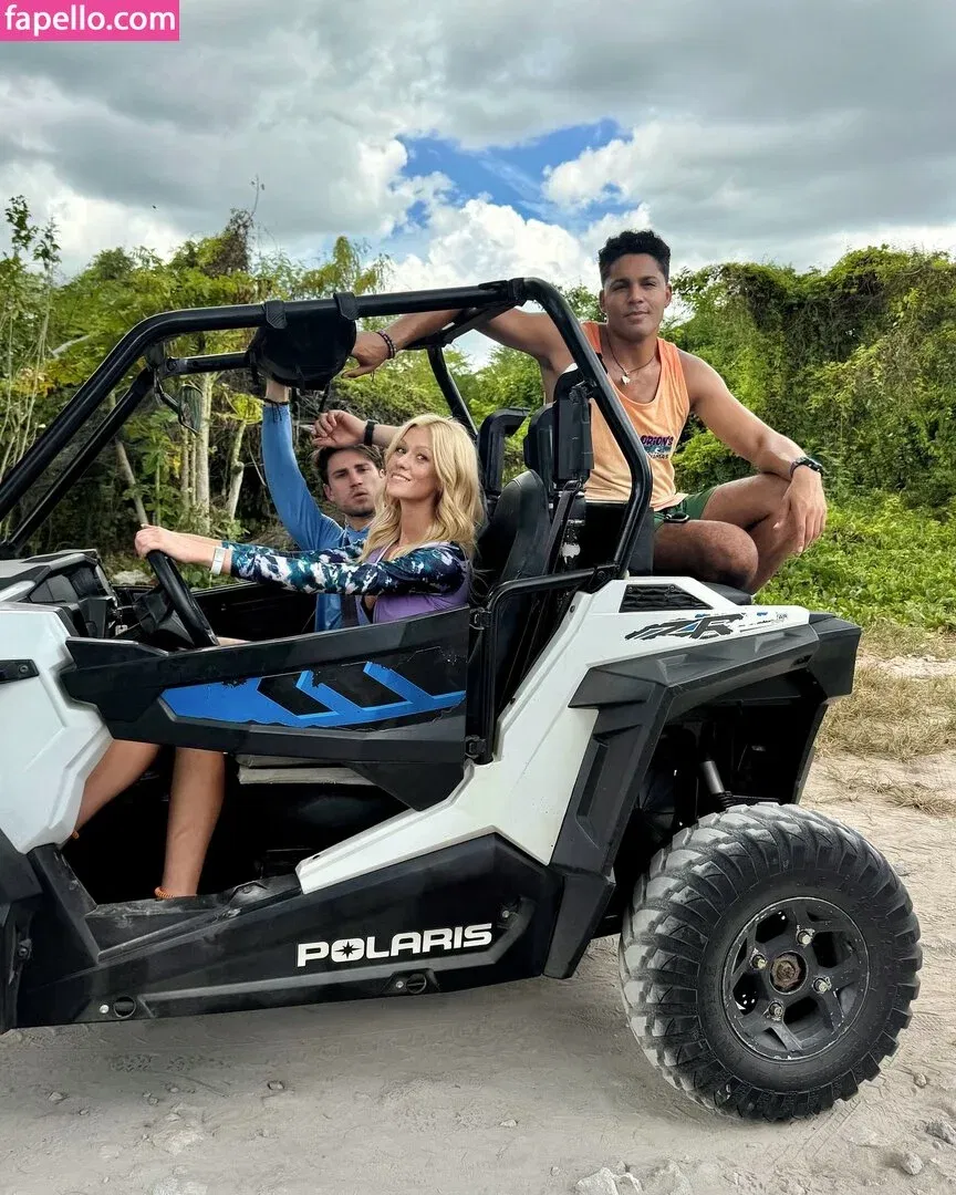 Katherine McNamara Onlyfans Photo Gallery 