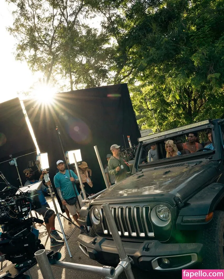 Katherine McNamara Onlyfans Photo Gallery 