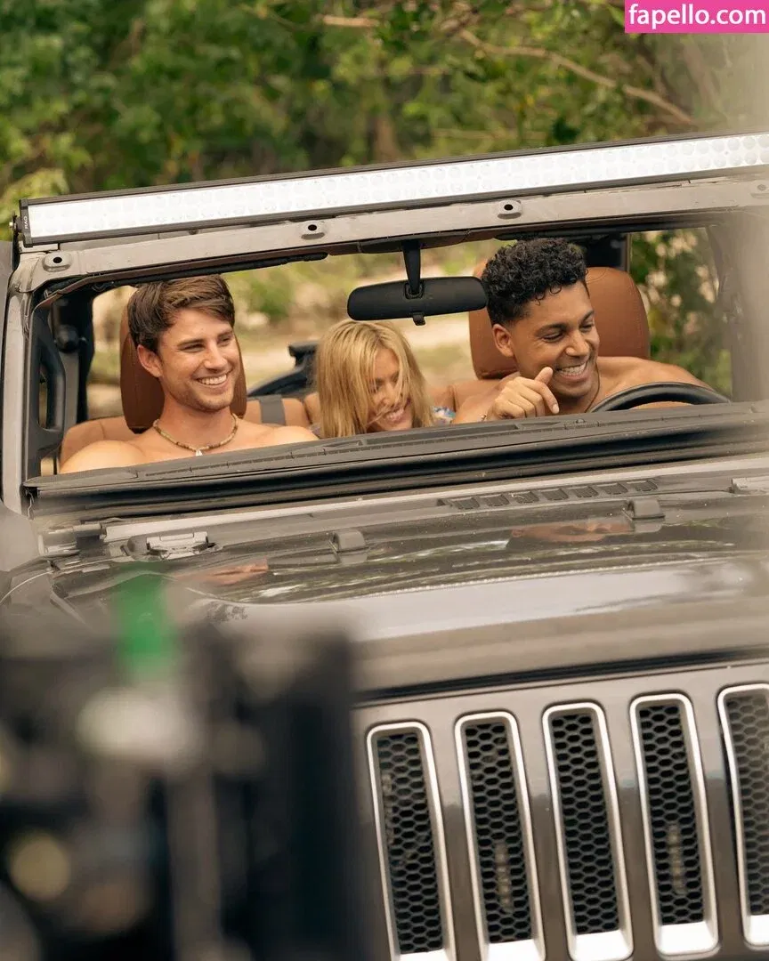 Katherine McNamara Onlyfans Photo Gallery 