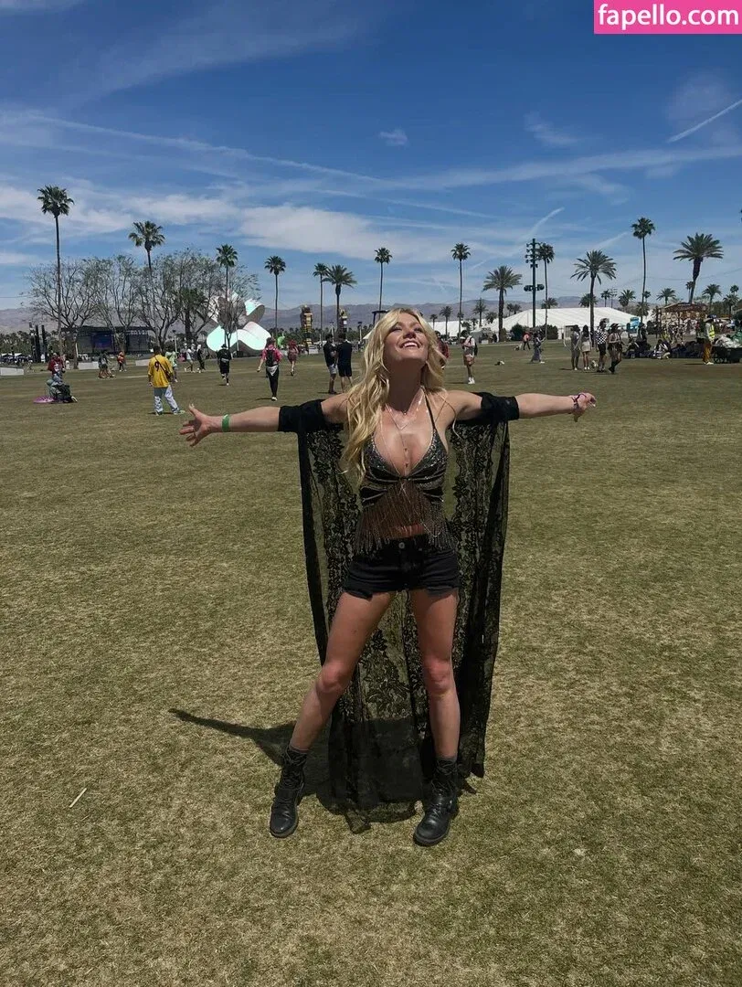 Katherine McNamara Onlyfans Photo Gallery 