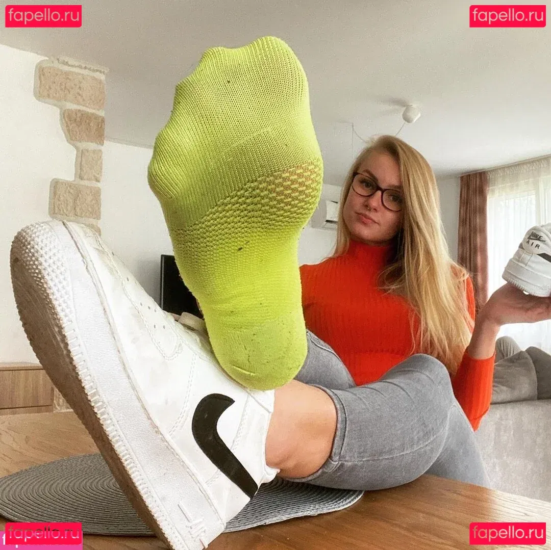 Emmysfeetandsocks Onlyfans Photo Gallery 