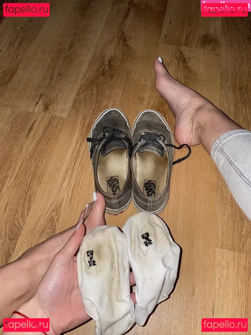 Emmysfeetandsocks Onlyfans Photo Gallery 