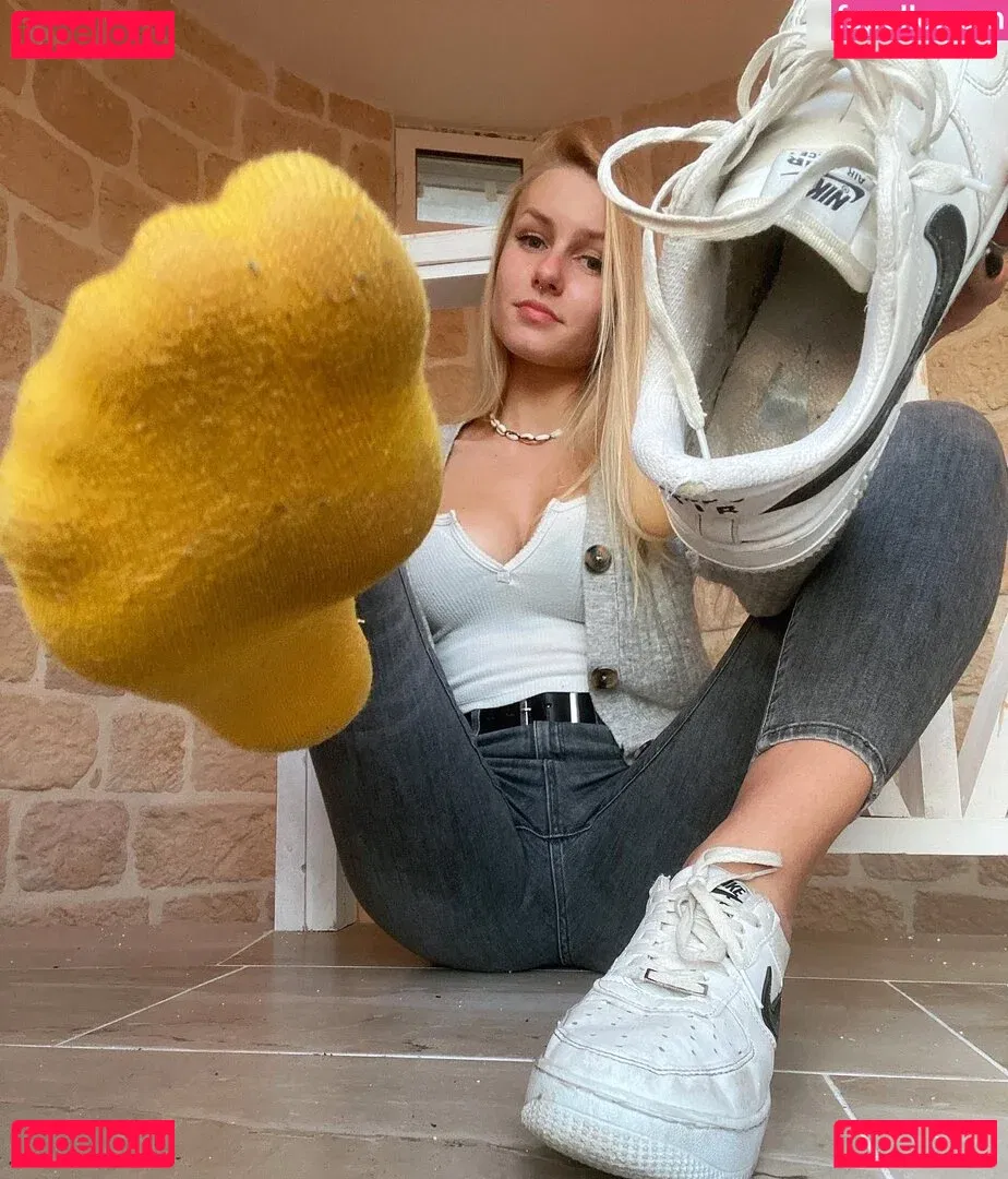 Emmysfeetandsocks Onlyfans Photo Gallery 