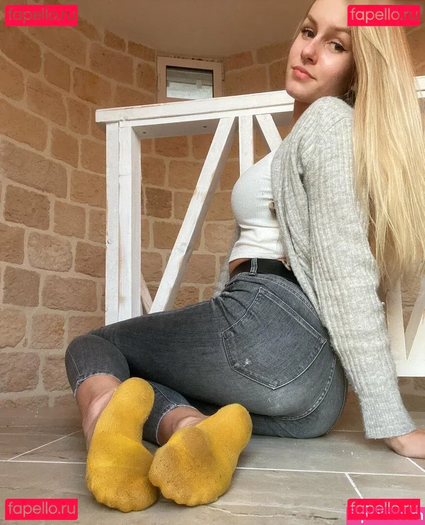 Emmysfeetandsocks Onlyfans Photo Gallery 