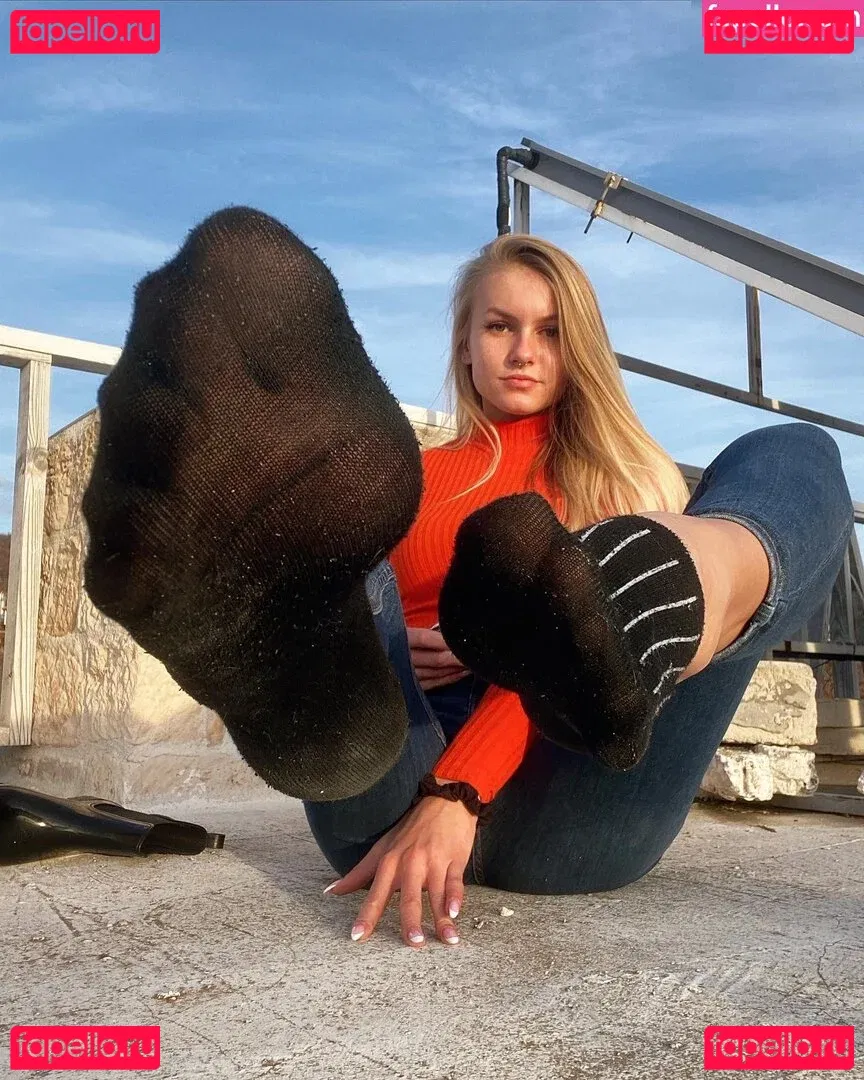 Emmysfeetandsocks Onlyfans Photo Gallery 