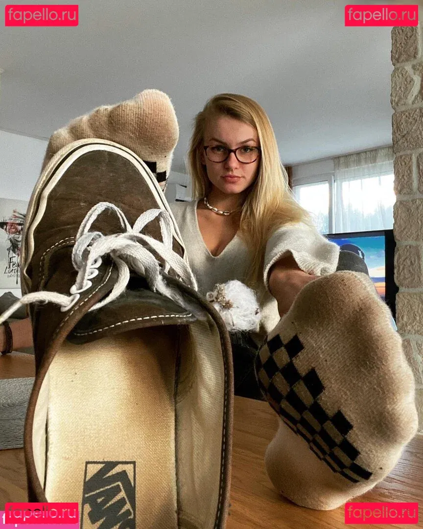 Emmysfeetandsocks Onlyfans Photo Gallery 