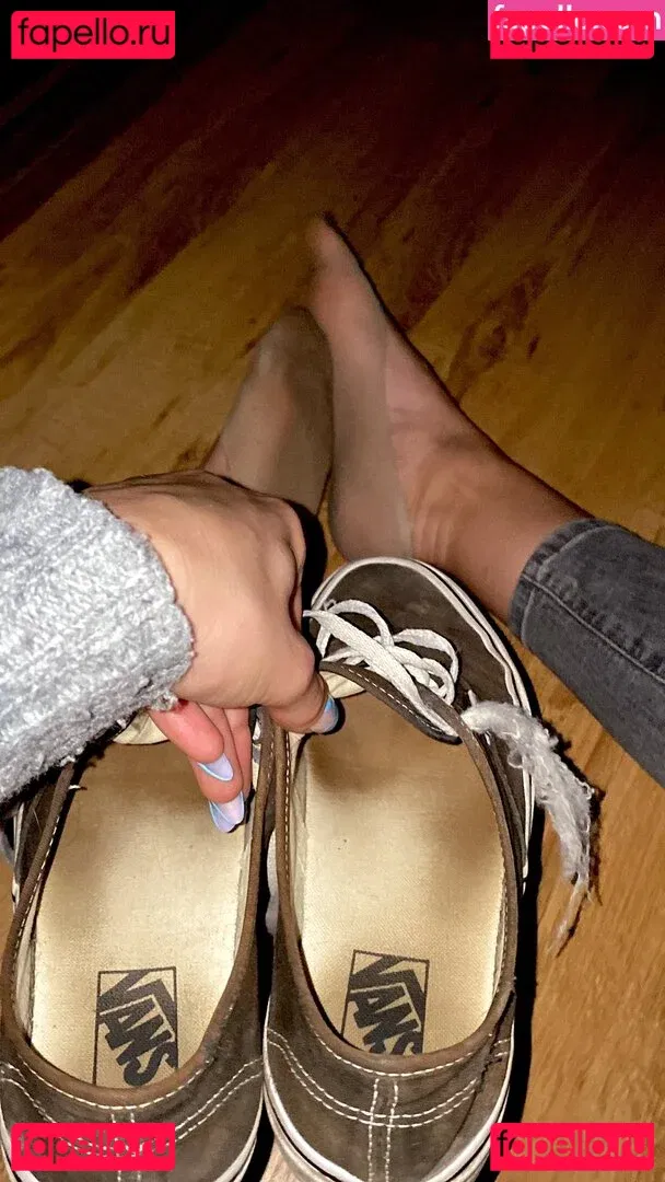 Emmysfeetandsocks Onlyfans Photo Gallery 