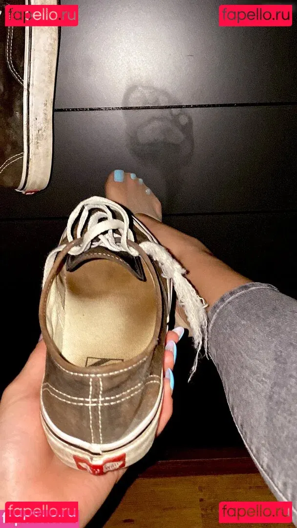 Emmysfeetandsocks Onlyfans Photo Gallery 