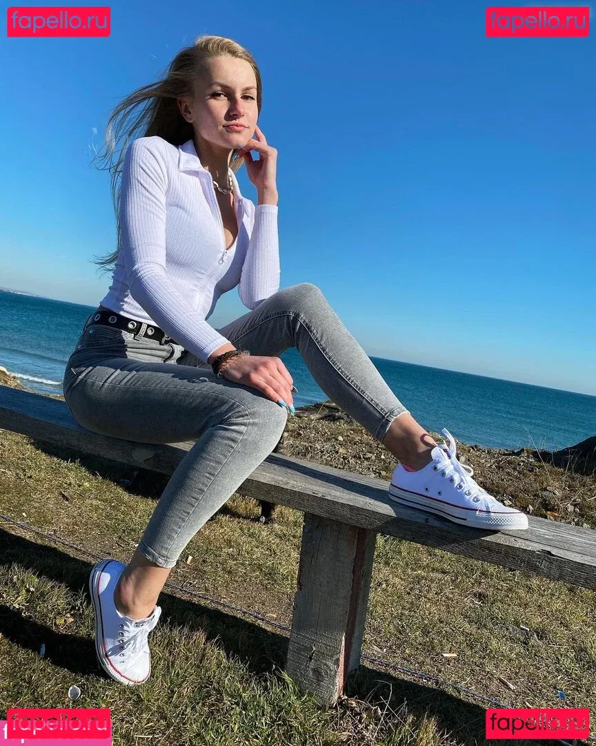 Emmysfeetandsocks Onlyfans Photo Gallery 