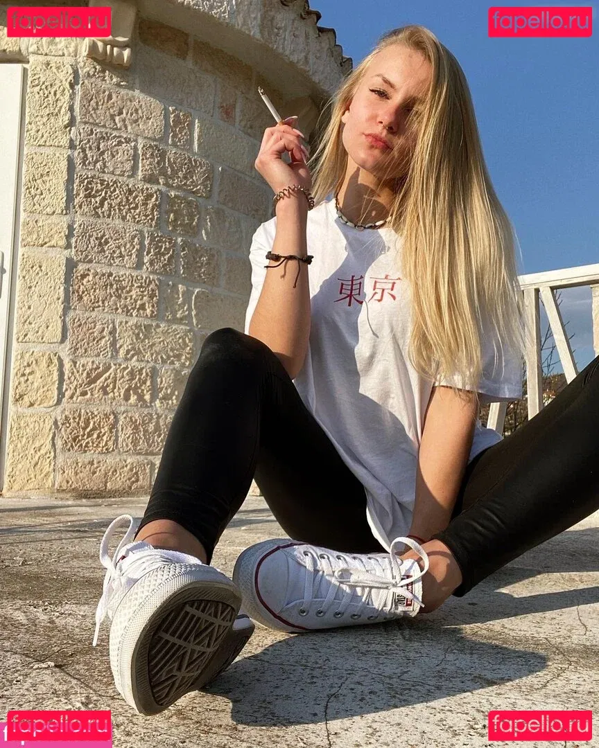 Emmysfeetandsocks Onlyfans Photo Gallery 