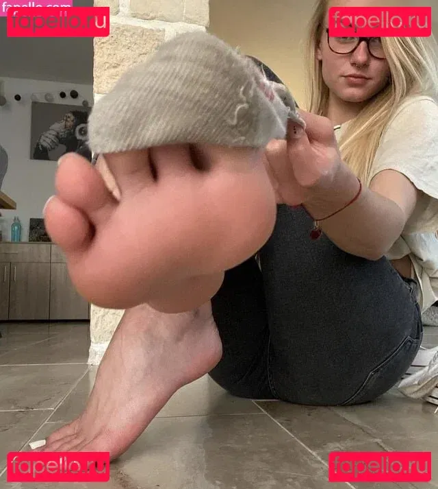 Emmysfeetandsocks Onlyfans Photo Gallery 