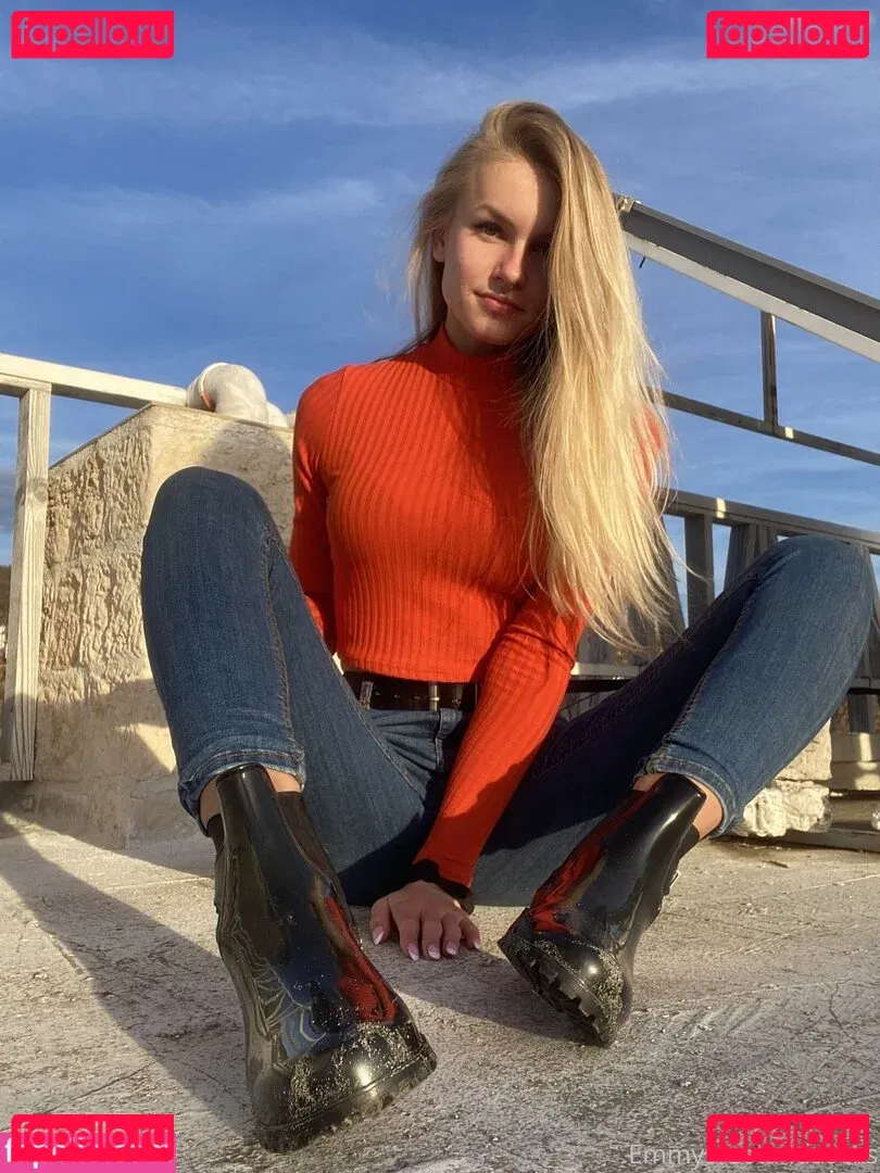 Emmysfeetandsocks Onlyfans Photo Gallery 