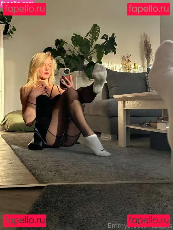 Emmysfeetandsocks Onlyfans Photo Gallery 