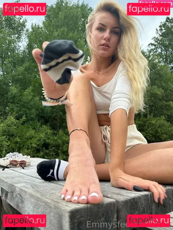 Emmysfeetandsocks Onlyfans Photo Gallery 