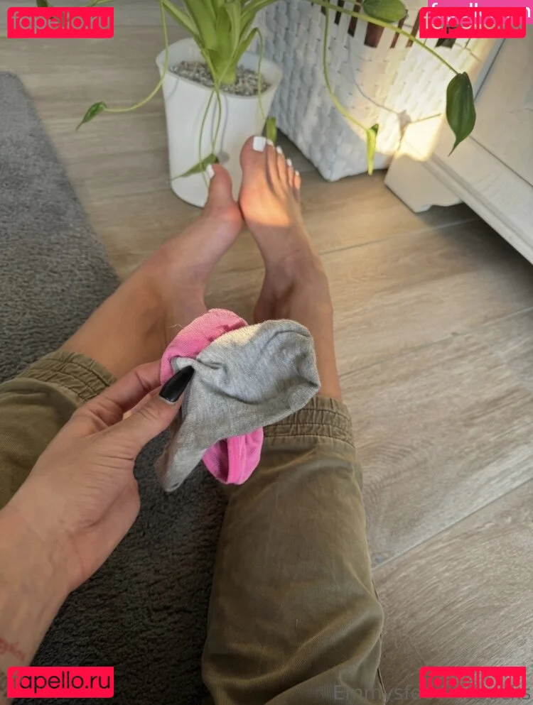 Emmysfeetandsocks Onlyfans Photo Gallery 