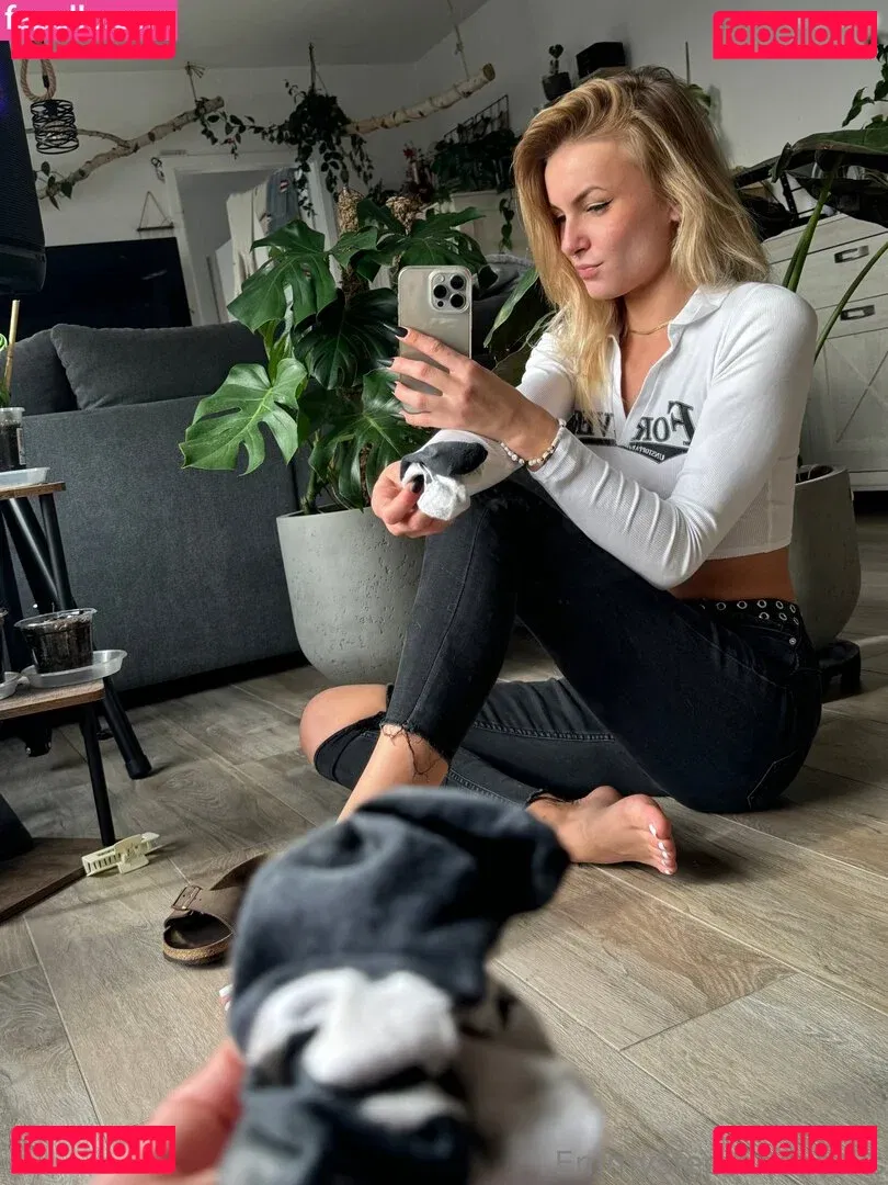 Emmysfeetandsocks Onlyfans Photo Gallery 