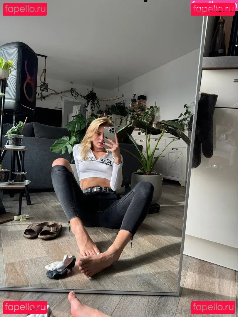 Emmysfeetandsocks Onlyfans Photo Gallery 