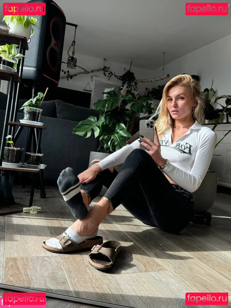 Emmysfeetandsocks Onlyfans Photo Gallery 