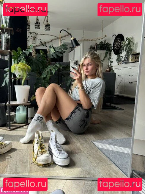 Emmysfeetandsocks Onlyfans Photo Gallery 