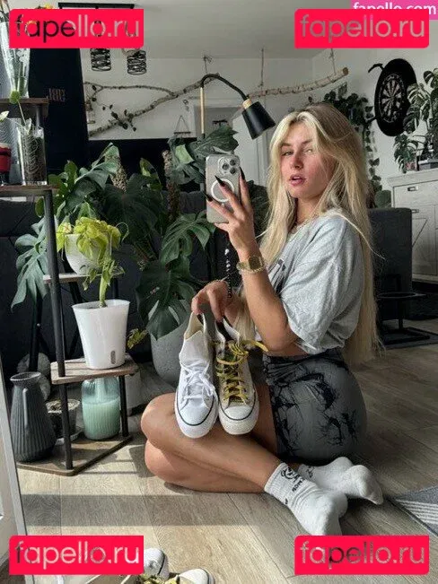 Emmysfeetandsocks Onlyfans Photo Gallery 