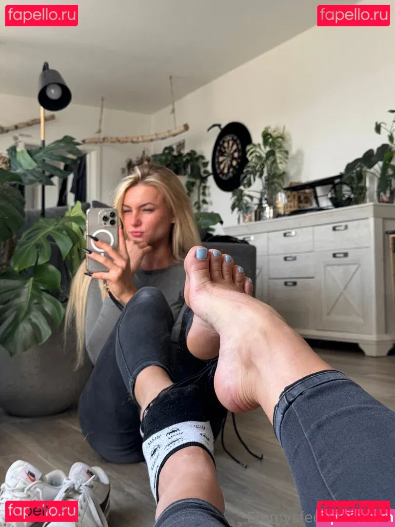 Emmysfeetandsocks Onlyfans Photo Gallery 