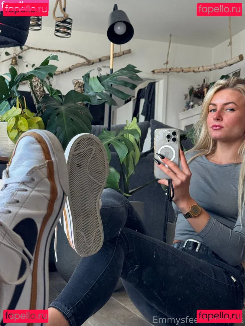 Emmysfeetandsocks Onlyfans Photo Gallery 