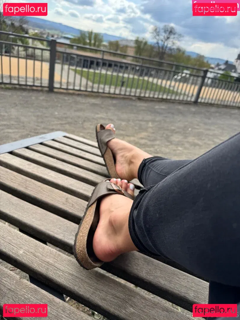 Emmysfeetandsocks Onlyfans Photo Gallery 