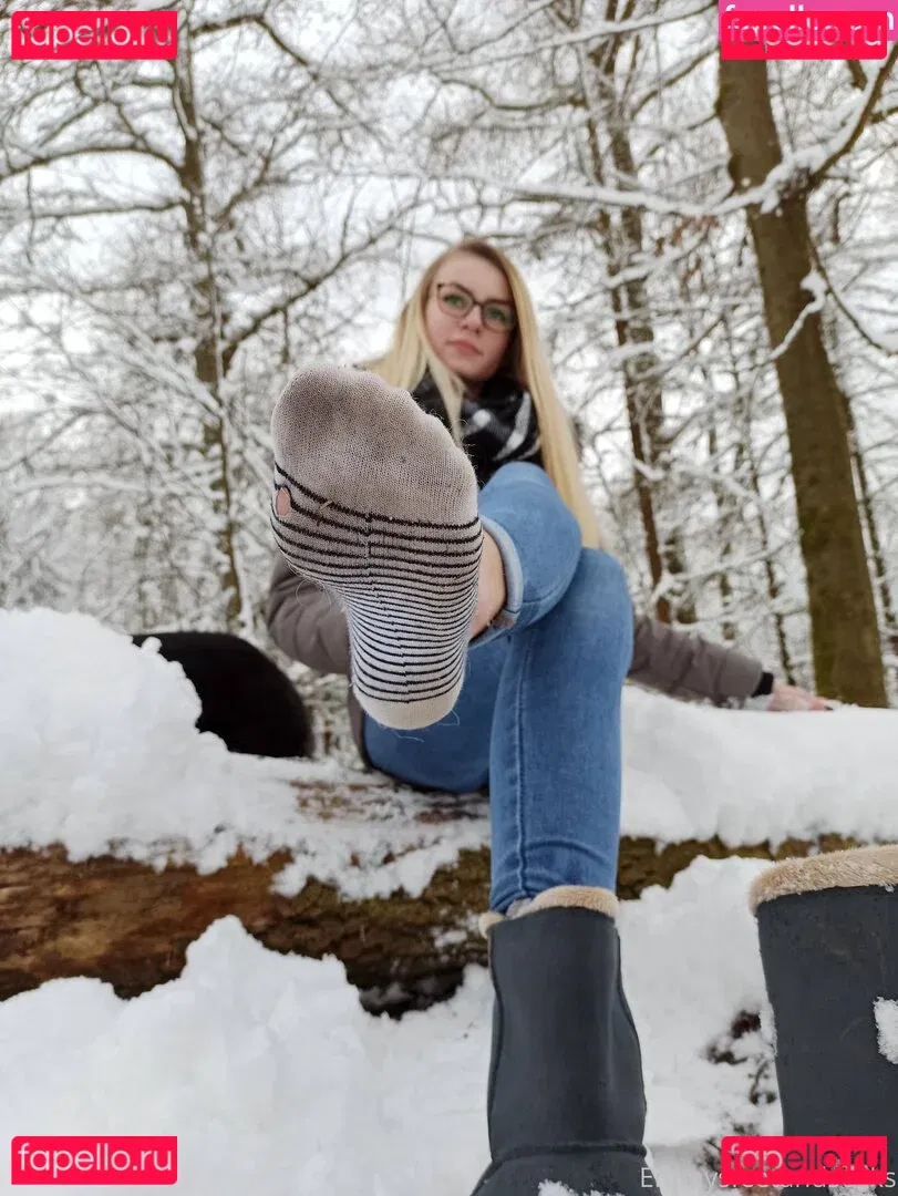 Emmysfeetandsocks Onlyfans Photo Gallery 