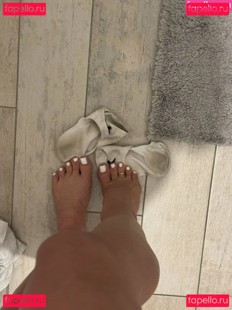 Emmysfeetandsocks Onlyfans Photo Gallery 