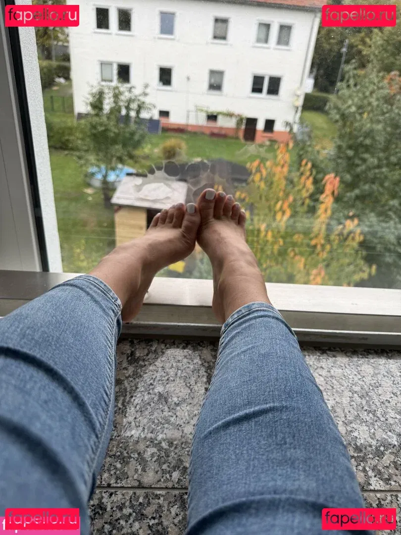 Emmysfeetandsocks Onlyfans Photo Gallery 
