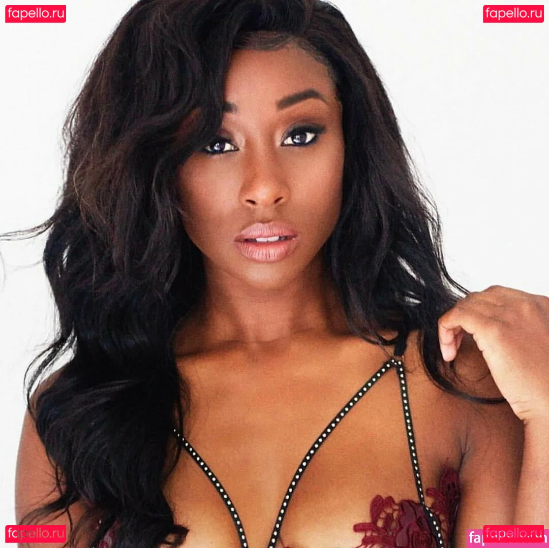 Scarlette Douglas Onlyfans Photo Gallery 