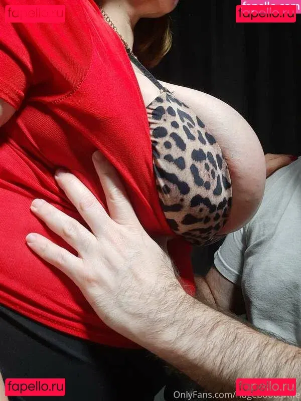 Hugeboobswife Onlyfans Photo Gallery 